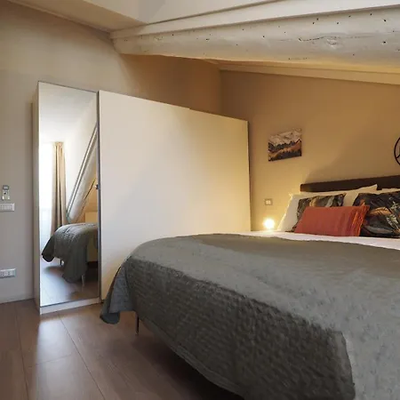 White Note Apartment *
